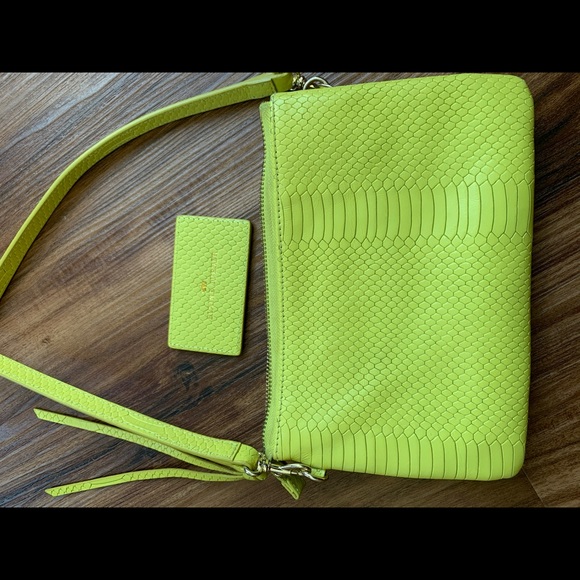 Elaine Turner yellow crossbody with mirror - Picture 10 of 13
